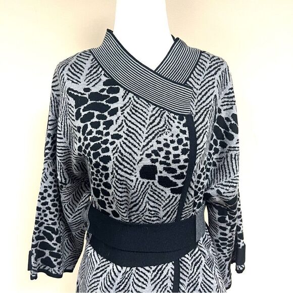 Wool wrap cardigan with belt.    Size S/M - Picture 2 of 7